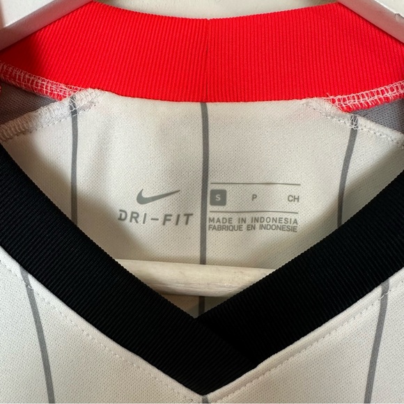 Nike 2021-22 Liverpool Air Max Club Collection - Picture 4 of 12